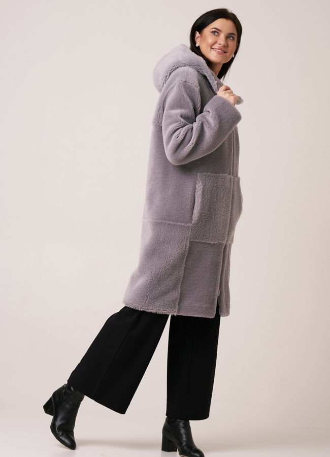 Шуба из овечьей шерсти серого цвета с капюшоном модель № 2047 универмаг малина