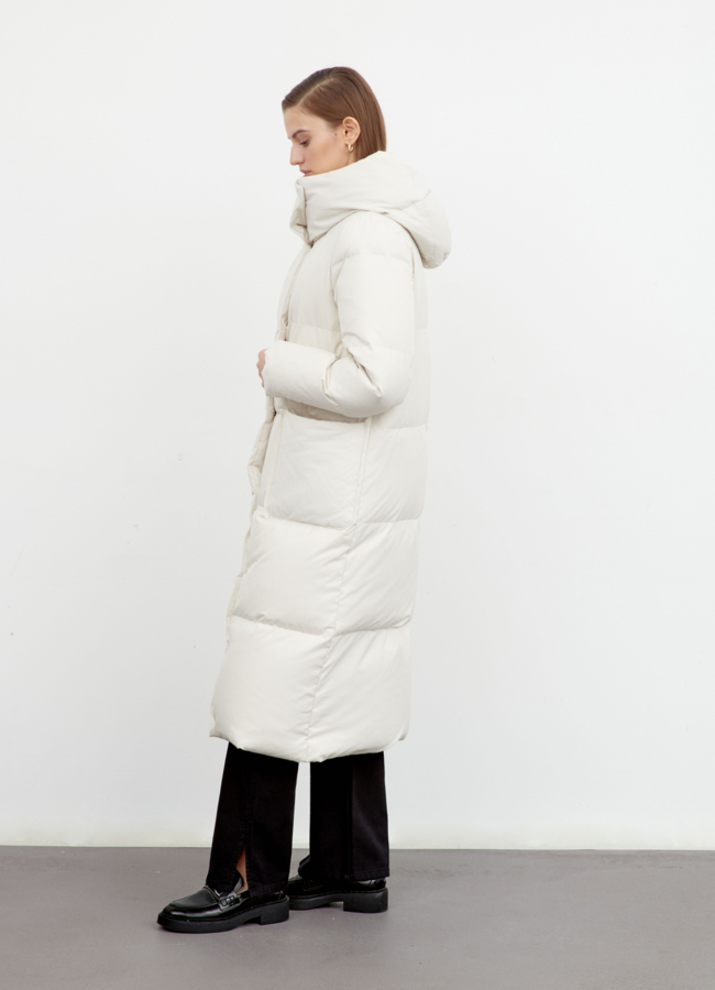 Длинный светлый пуховик  модель № 79411 в кредит