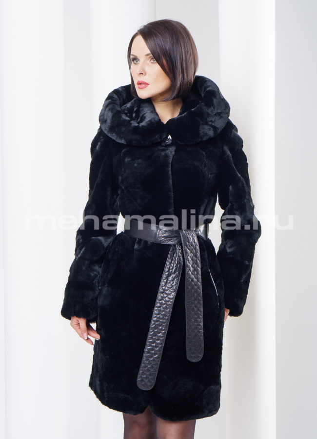 Шуба из кусочков мутона, с капюшоном модель № S-260 меха малина