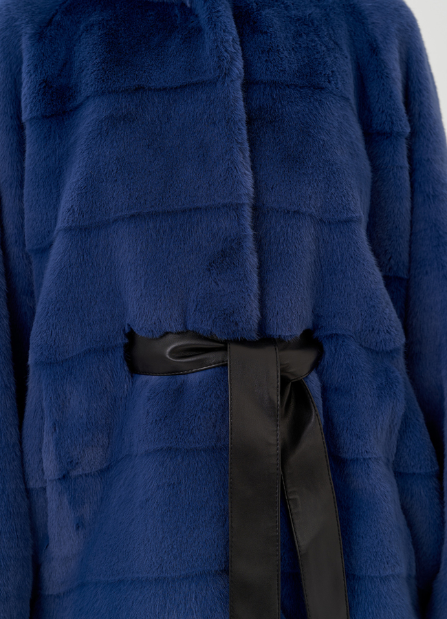 Укороченная шуба из эко меха с поясом модель № 81539 в рассрочку