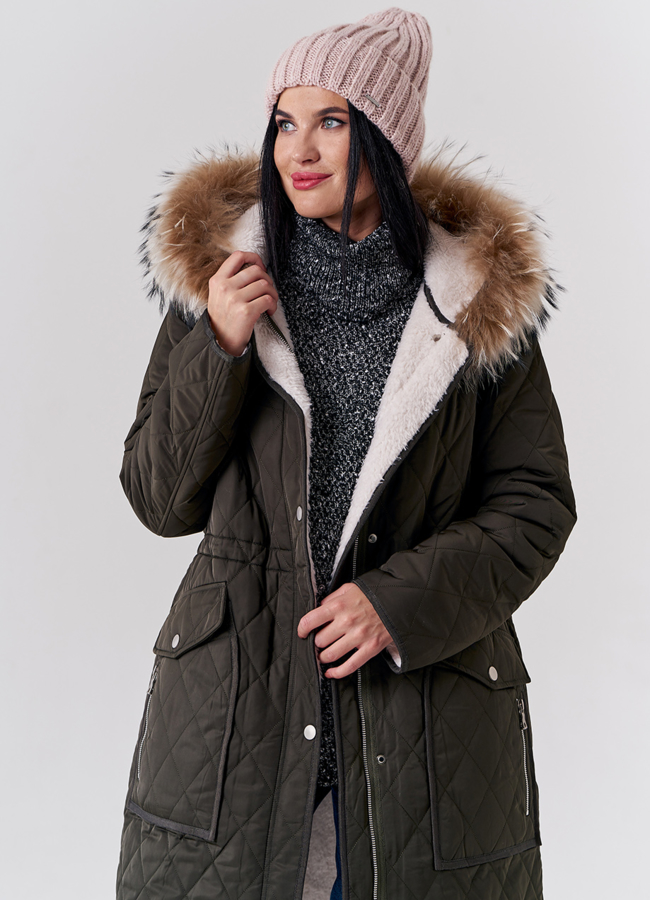 Шапка женская цвета пудра модель № 21743 меха малина