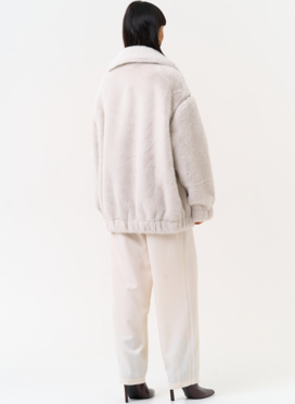 Женский бомбер из эко меха со съемными рукавами Женский бомбер из эко меха со съемными рукавами