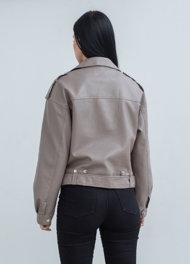 Женская куртка бежевого цвета из эко кожи модель № 22842 универмаг малина