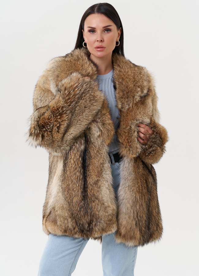 Женская шуба из меха койота модель № 27620 в кредит