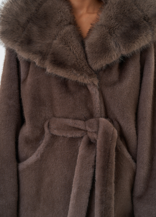 Оверсайз шуба из эко меха с капюшоном модель № 28648 универмаг малина