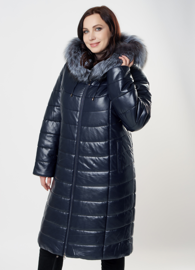 Пуховик из эко кожи синего цвета с капюшоном модель № 11665 в рассрочку