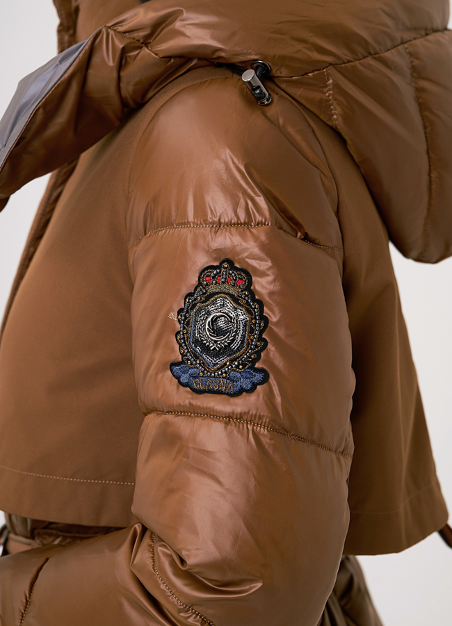 Пуховик с капюшоном, с кокеткой модель № 537 универмаг малина