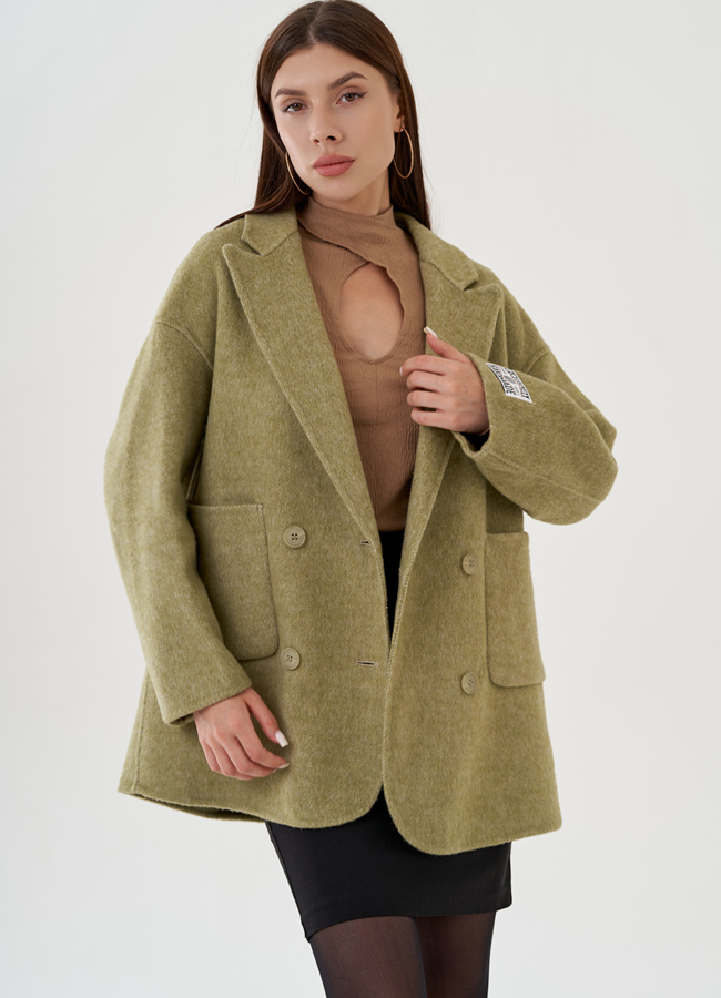 Укороченное двубортное пальто в зеленом цвете модель № 81427 универмаг малина