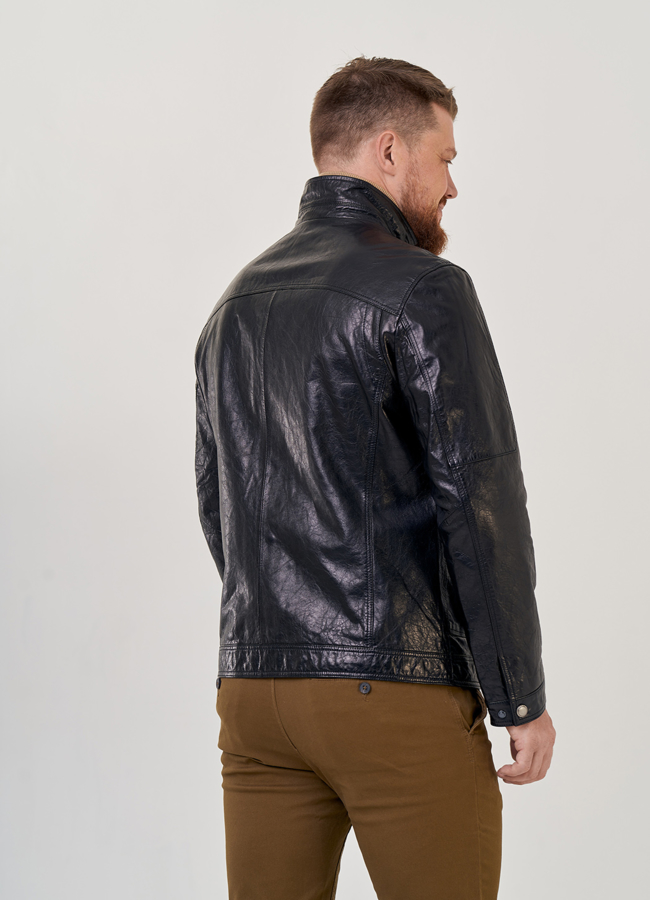 Мужская кожаная куртка черного цвета  модель № 23144 универмаг малина