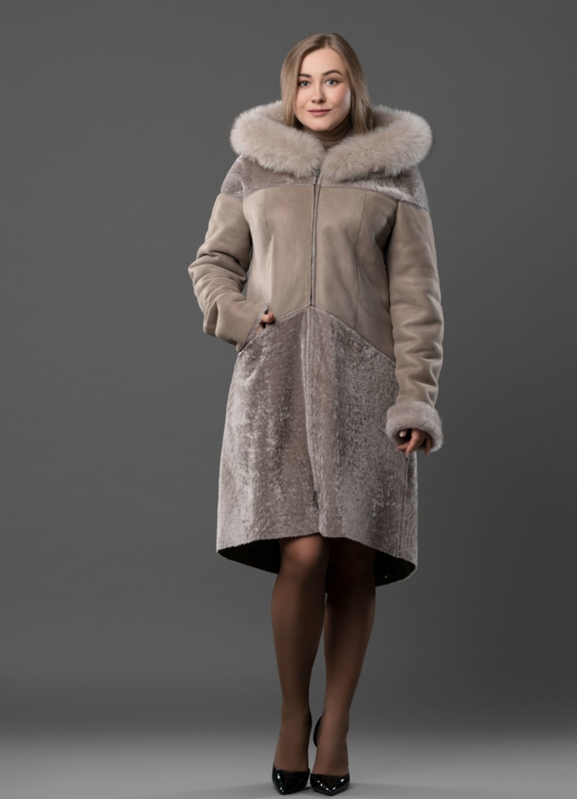 Дубленка прямого силуэта из астрагана, отделка песец модель № 9031 меха малина