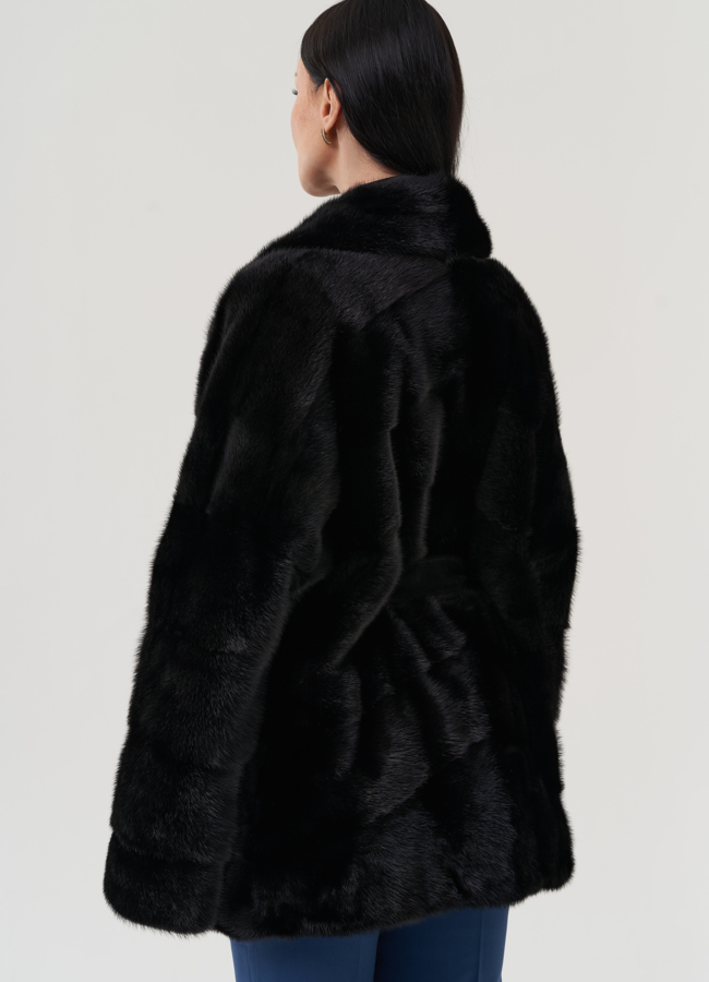 Короткая шуба из меха норки черного цвета модель № 24746 в кредит