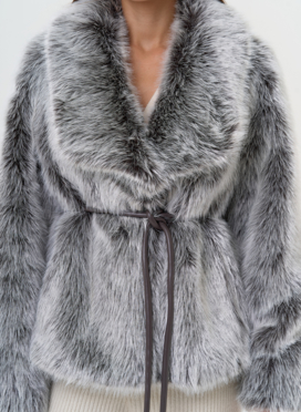 Женская короткая шуба из эко меха с воротником Женская короткая шуба из эко меха с воротником