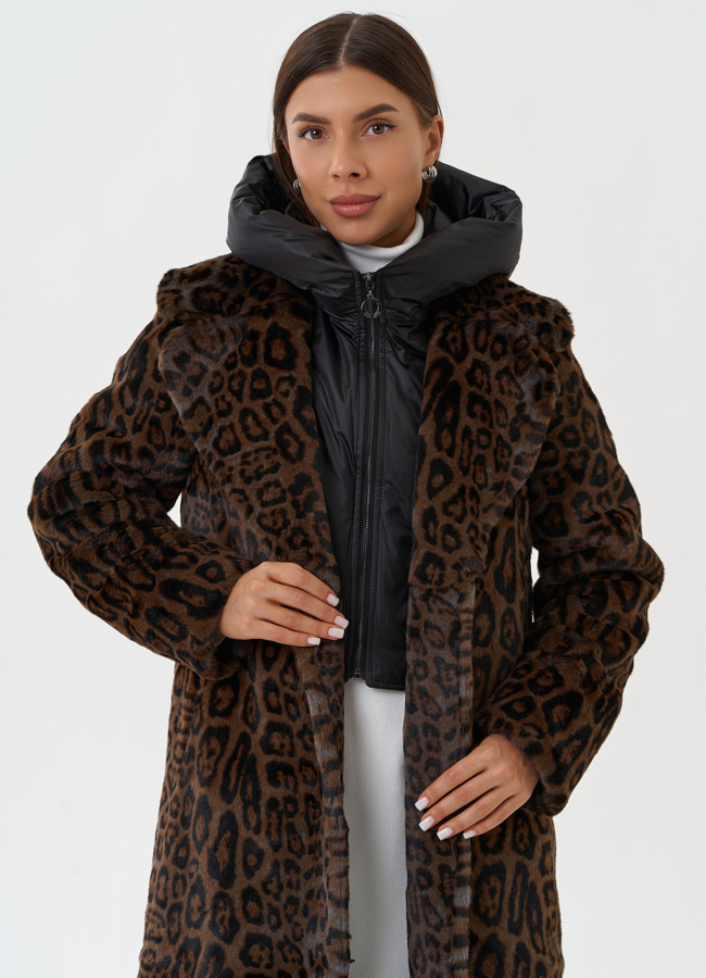 Пальто из эко меха со съемным капюшоном модель № 28641 в рассрочку