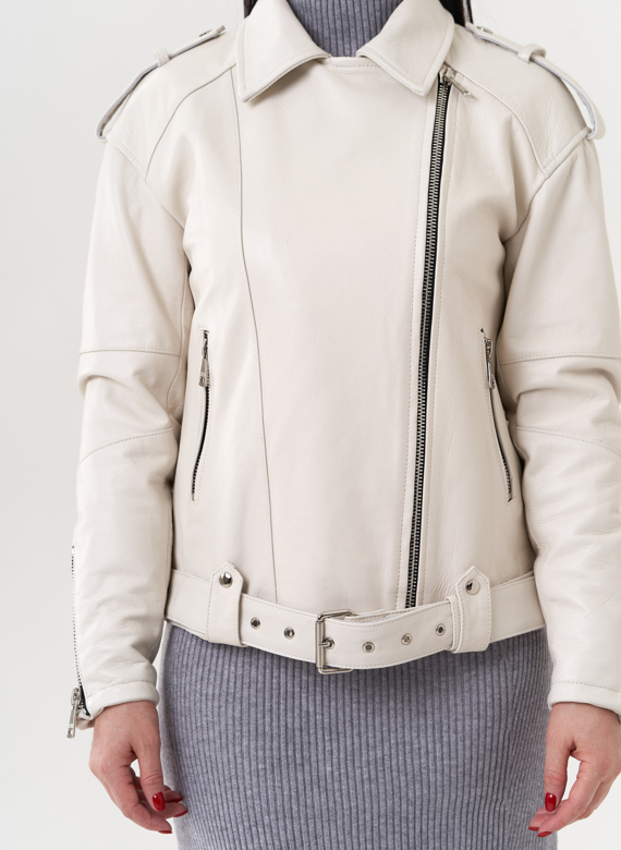 Светлая кожаная куртка 