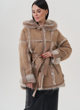 Женская дубленка с капюшоном