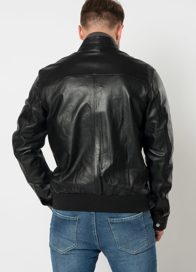 Мужской бомбер в черном цвете модель № 21610 в рассрочку