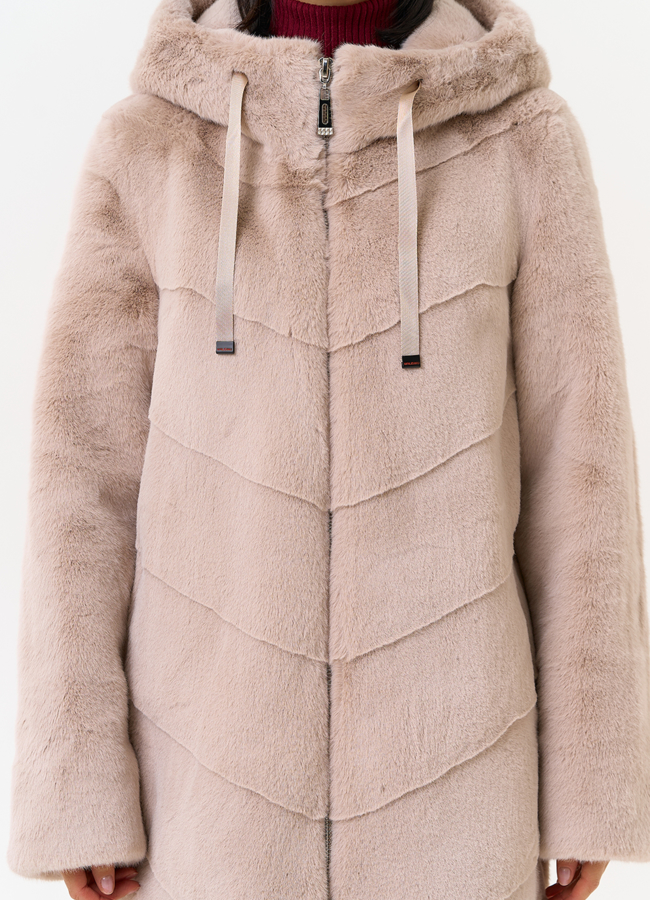 Женская шуба из эко меха с капюшоном модель № 31228 универмаг малина Женская шуба из эко меха с капюшоном модель № 31228 универмаг малина