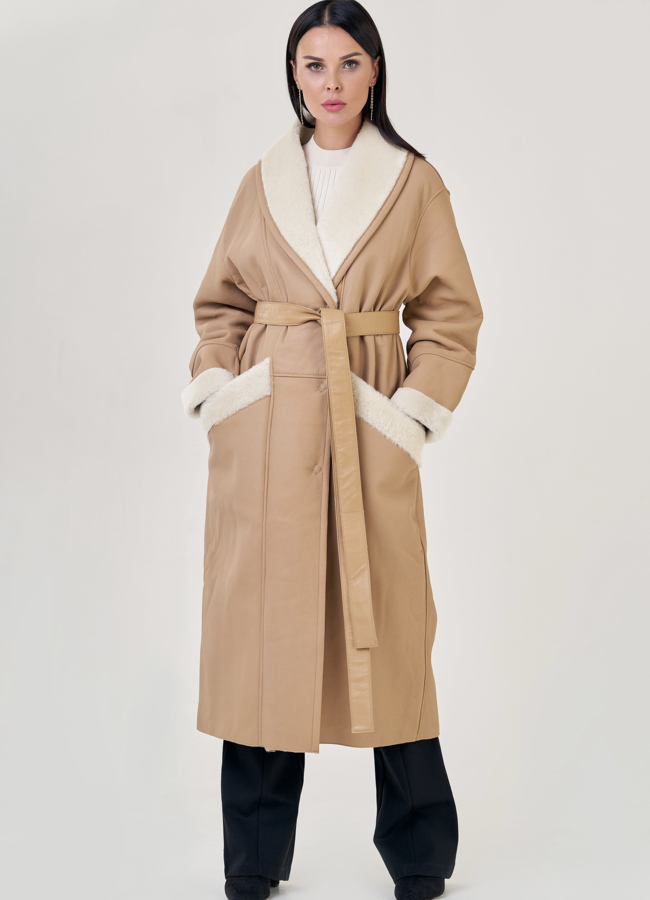 Женская дубленка в бежевом цвете  модель № 23247 в кредит