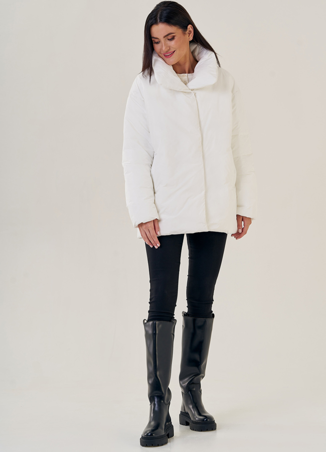 Женский пуховик белого цвета  модель № 23208 в рассрочку
