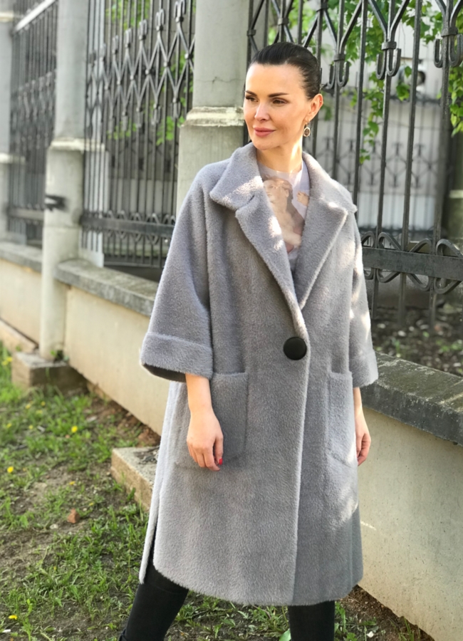 Пальто с английским воротником и накладными карманами модель № 1856 меха малина