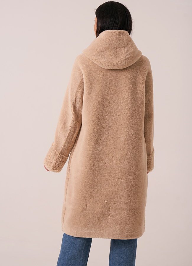 Пальто из эко меха на пуговицах с капюшоном модель № 9801 в кредит