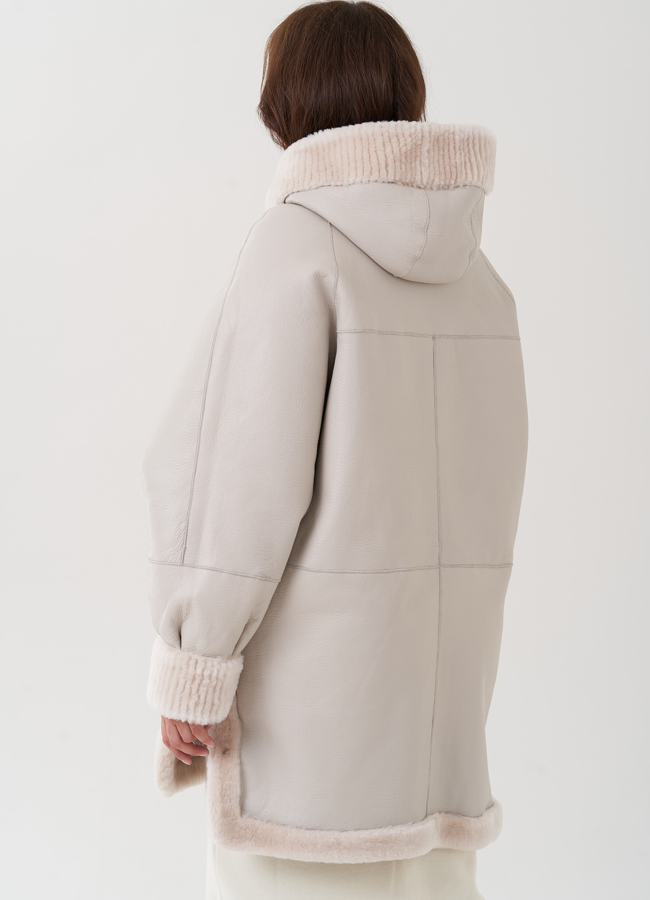 Двухсторонняя женская дубленка с капюшоном модель № 82467 универмаг малина