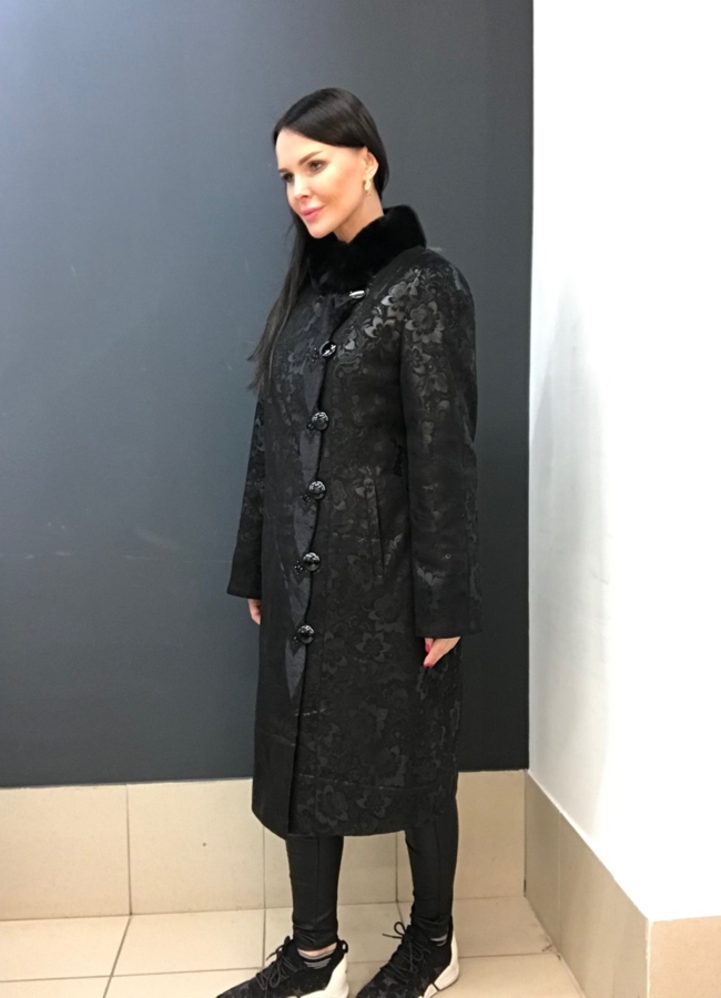 Плащ женский черного цвета модель № 222110 в кредит