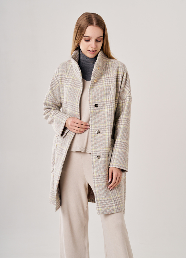 Укороченное женское пальто бежевого цвета с поясом модель № 3-7007/4-108 универмаг малина