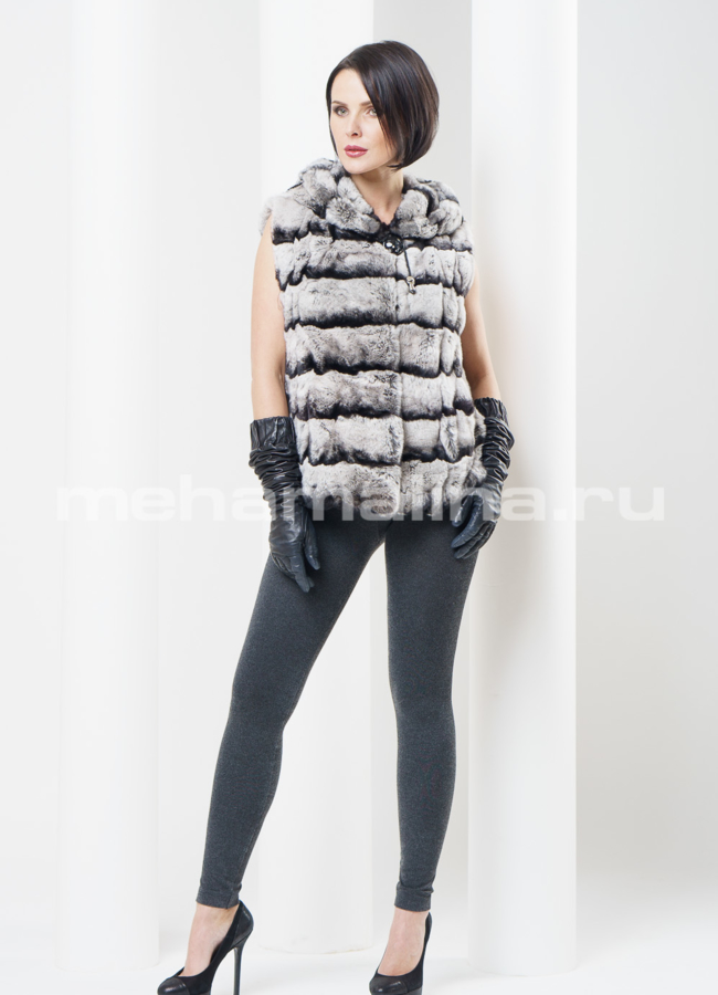 Меховой жилет с капюшоном 
