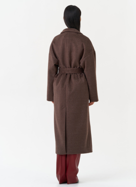 Женское пальто с английским воротником