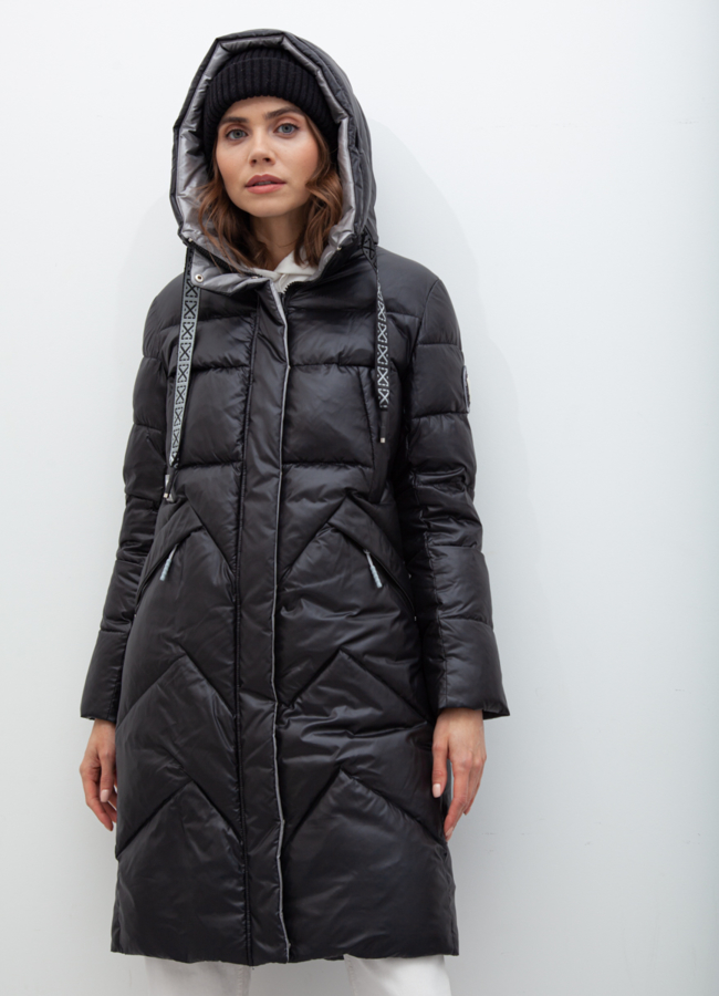 Пуховик в черном цвете с капюшоном модель № 21041 меха малина