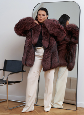 Шуба из меха чернобурки розового цвета Шуба из меха чернобурки розового цвета