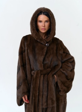 Женская шуба из меха норки с капюшоном