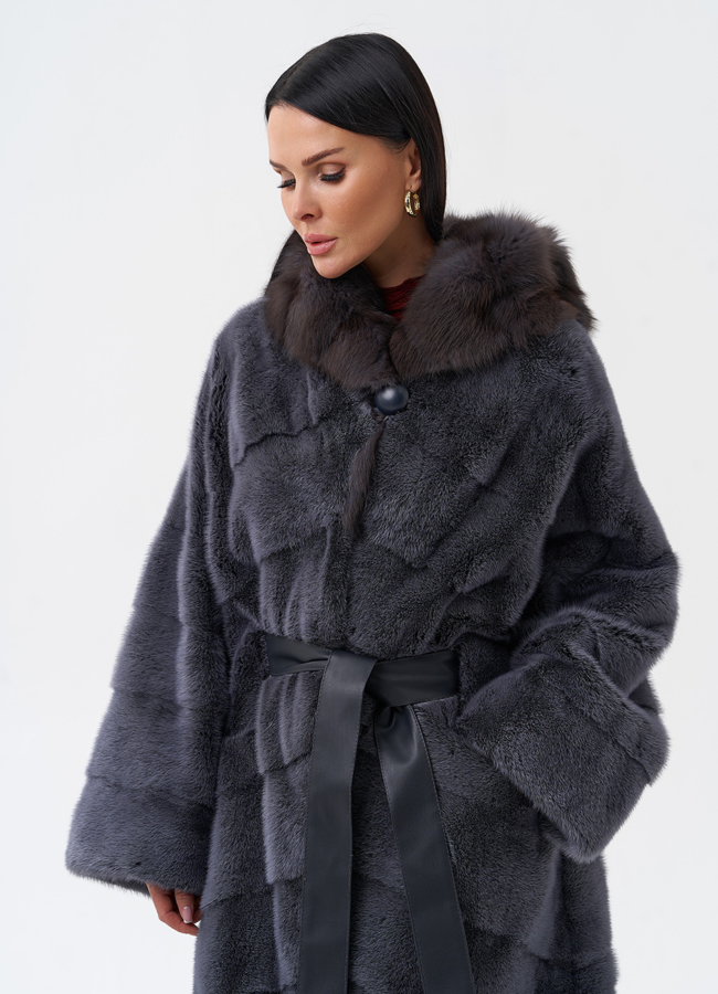 фото Шуба из норки с капюшоном из куницы модель № 29252