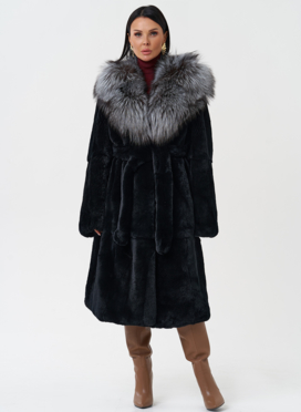 Шуба из меха кролика с капюшоном из чернобурки Шуба из меха кролика с капюшоном из чернобурки