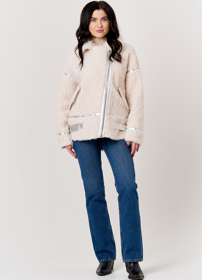 Белая куртка из овечьей шерсти модель № 19675 в кредит