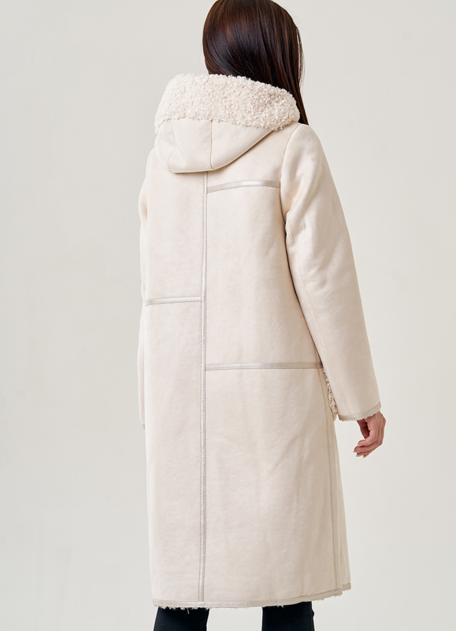 Длинная женская дубленка с капюшоном модель № 23070 в кредит