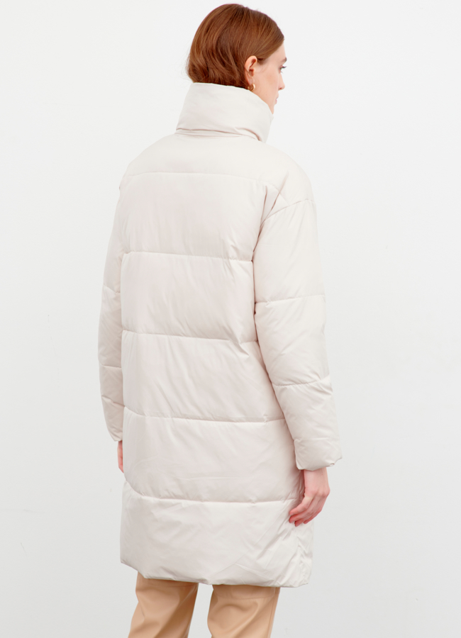 Светлый женский пуховик модель № 78915 в кредит