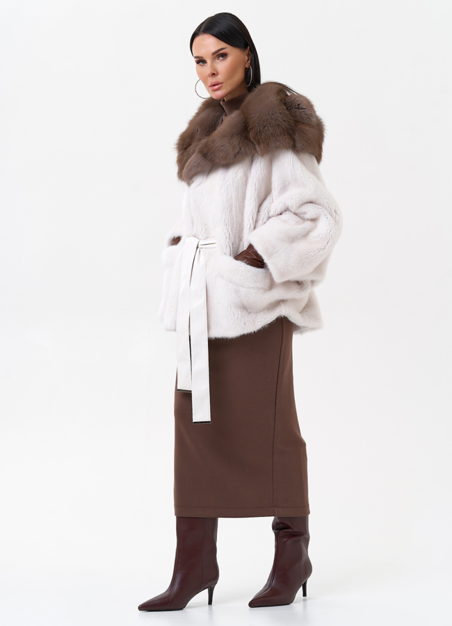 Короткая норковая шуба с капюшоном из меха куницы модель № 29263 в рассрочку