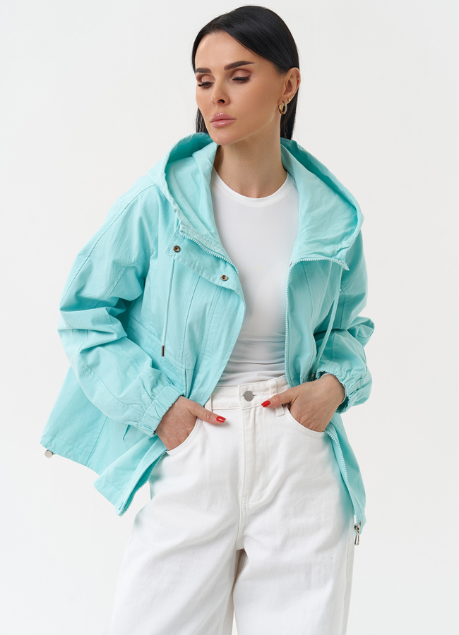 Ветровка женская голубого цвета с капюшоном модель № 30455 меха малина