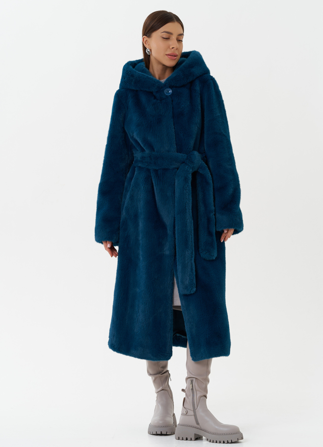 Удлиненное пальто из эко меха с капюшоном модель № 27793 в кредит