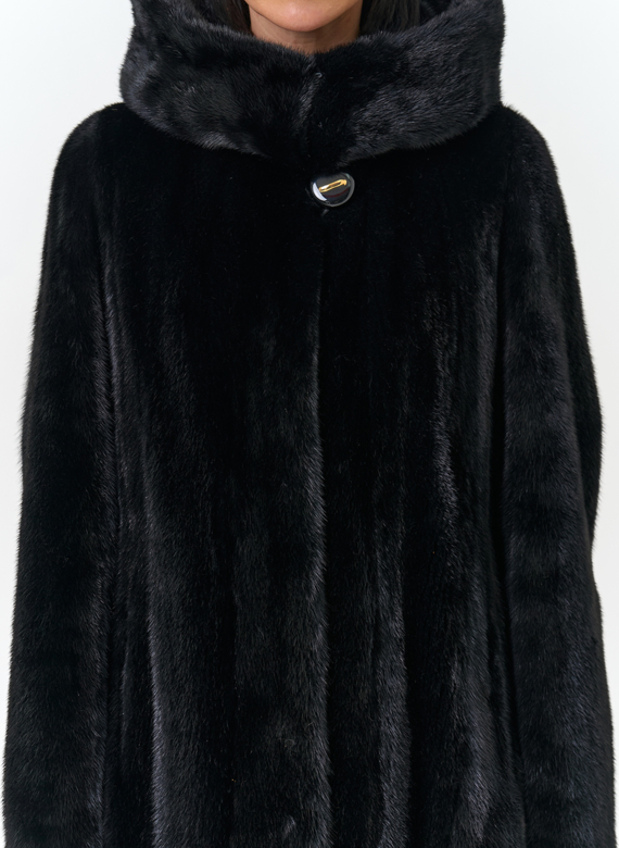 Шуба из меха норки с капюшоном