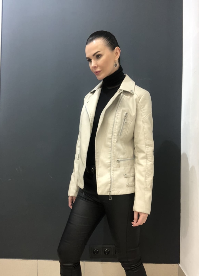 фото Куртка женская модель № 1519