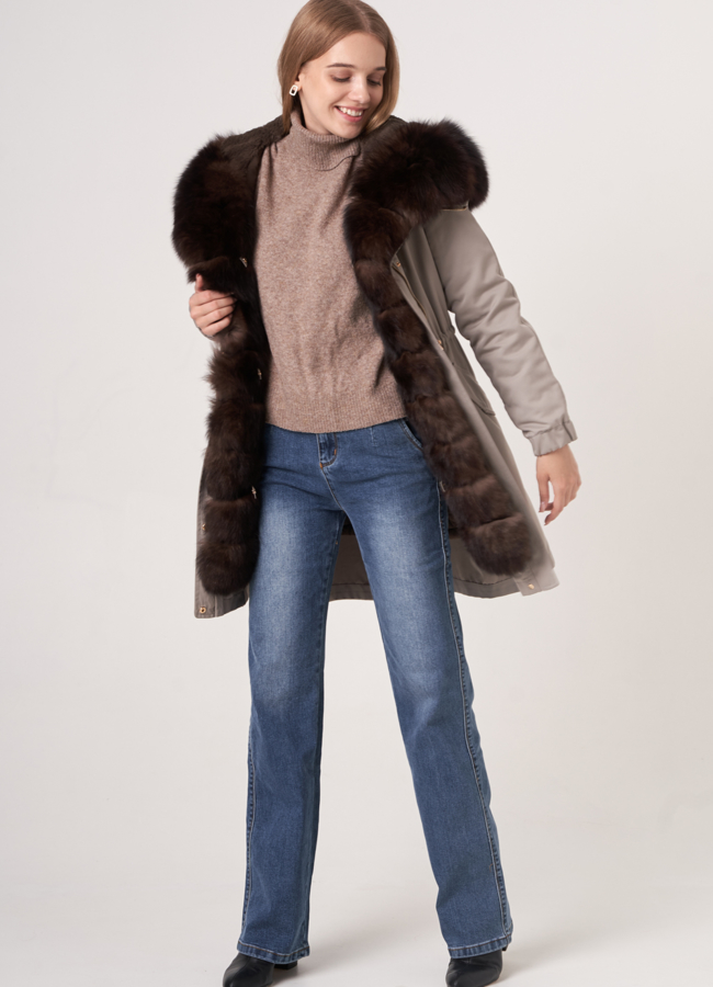 Парка бежевого цвета с отделкой из песца модель № 18066 универмаг малина