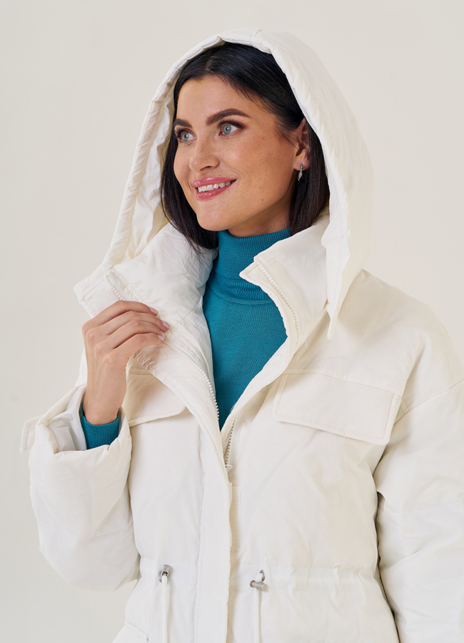 Женская куртка оверсайз в белом цвете модель № 23236 универмаг малина