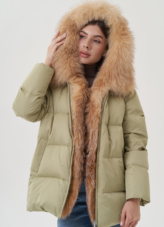 Пуховик с отделкой капюшона из меха лисы модель № 25368 универмаг малина