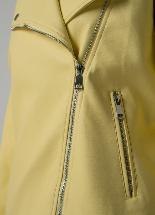 Женская удлиненная косуха-оверсайз в светло-желтом цвете модель № 22404 универмаг малина