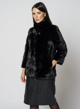 Укороченная норковая шуба с воротником стойкой черного цвета 