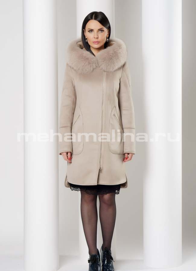 фото Светлая дубленка из эко замши с отделкой из песца модель № 19013