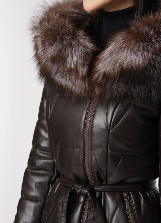 Пуховик из эко кожи коричневого цвета с капюшоном модель № 18979 универмаг малина